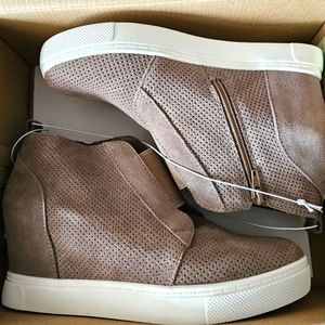 Steve Madden Taupe LADIES WEDGE SNEAKERSTYLE:FLVY01S1 Size 8